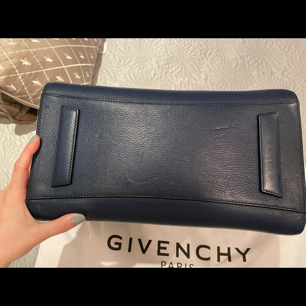 Givenchy Antigona Medium Navy Blue - Picture 9 of 15